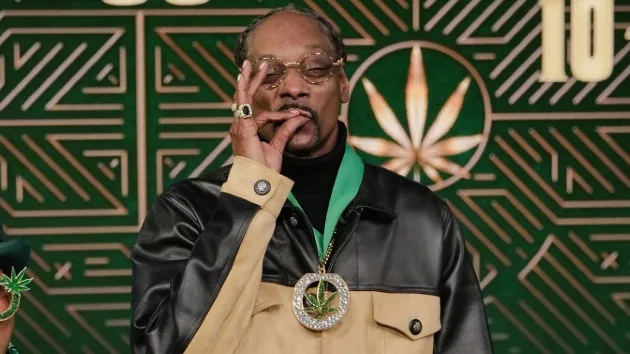 e_snoopdogg_111623_482711