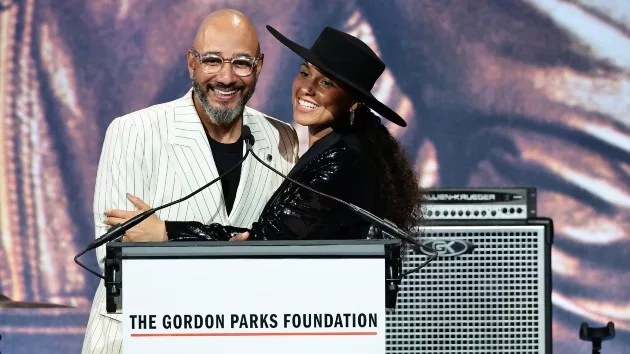 m_aliciaswizzbeatz_52224236359