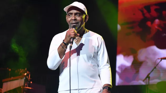 getty_frankiebeverly_122024875000