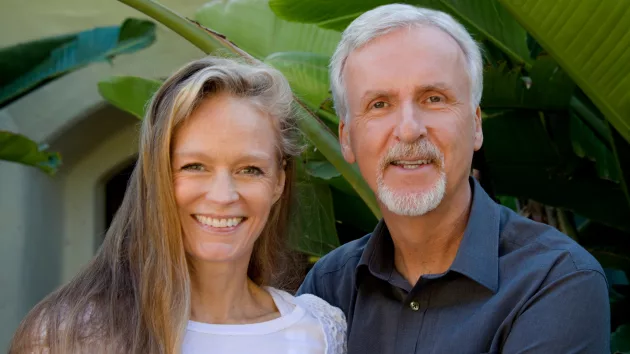 getty_jamescameronandwife_031125738633