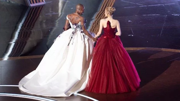 m_arianaandcynthiaoscars_051425277805