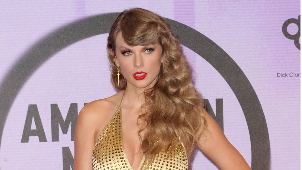 Taylor Swift at the 2022 American Music Awards held at the Microsoft Theater in Los Angeles^ USA on November 20^ 2022.