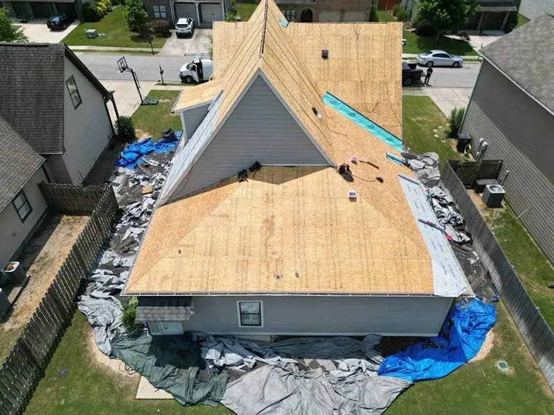 alabama-roofing-professionals-middle-of-a-job