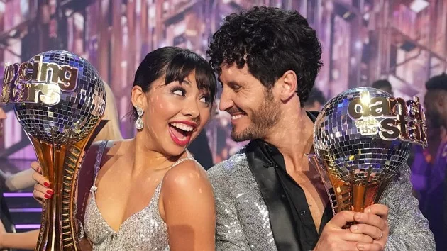 e_dwts_gomez_winners_12062023194104