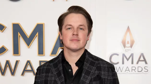 m_travisdenning2023cmaawardsdisney460118
