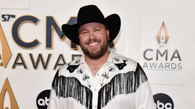 m_mitchelltenpenny2023cmaawardsdisneyscottkirkland81259
