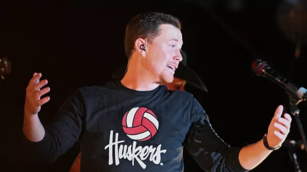 getty_scottymccreerylongblacksleeveshirt770913