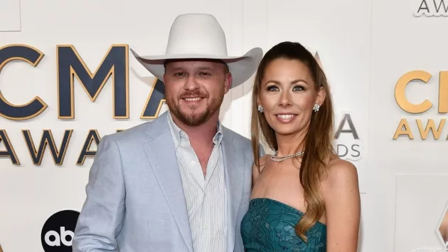m_codyjohnsonbrandijohnson2023cmaawardsdisneyscottkirland46652