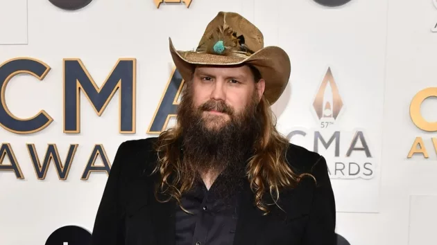 m_chrisstapleton2023cmaawardsredcarpetdisney_0798333