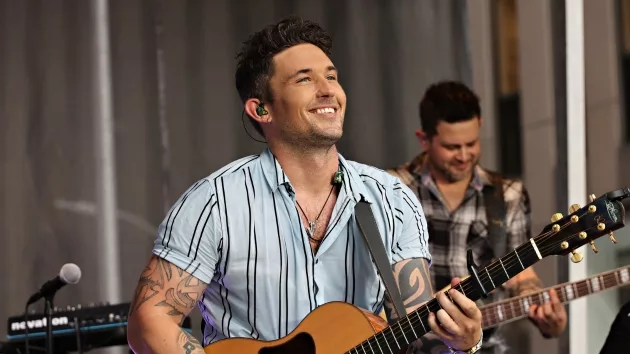 getty_michaelrayshortsleevedstripeshirt497610