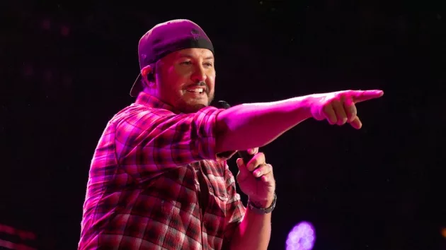 m_lukebryancmafest2disneylarry20mccormack935698