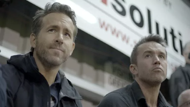 e_ryan_reynolds_rob_mcelhenney_09142022835283