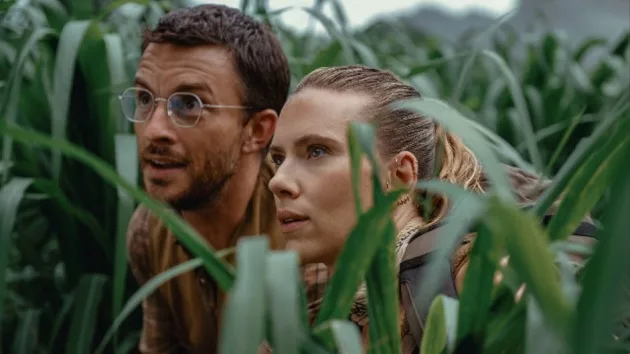 e_scarjo_jurassic_08292024147131