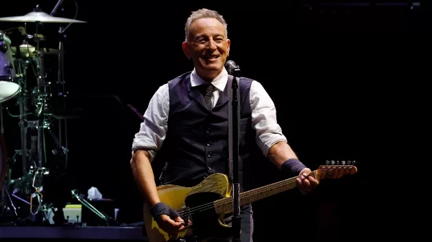 getty_brucespringsteen_092724733800