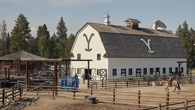 e_yellowstone_dutton_ranch_09272024355258
