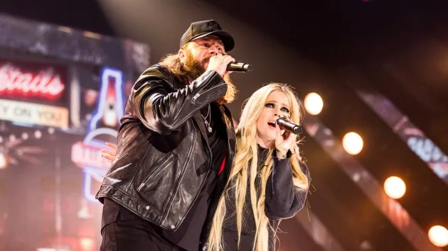 g_natesmithavrillavigne2024acmawards522784