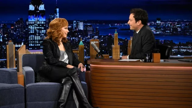 m_rebamcentirethetonightshowstarringjimmyfallontoddowyoung4566