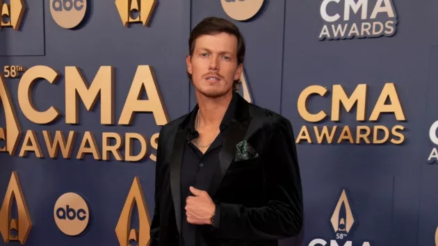 m_georgebirge2024cmaawardsdisneyscottkirkland580018