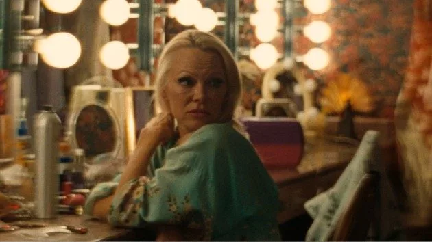 e_pamelaanderson_010825286619