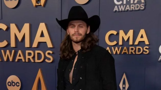 m_warrenzeiders2024cmaawardsdisneyscottkirkland788297
