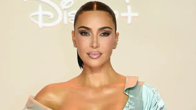 e_kimkardashian_102425309908