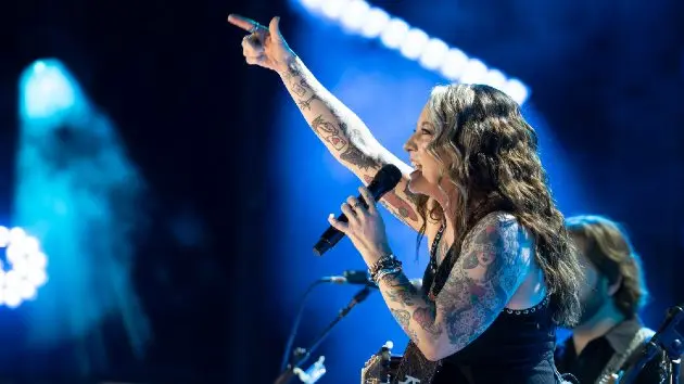 m_ashleymcbrydecmafest2025abcaltpointingsideview677808