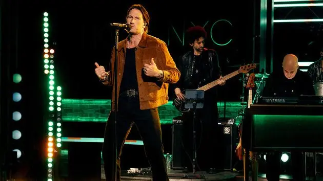 m_russelldickersonkellyclarkson2025nbc832489