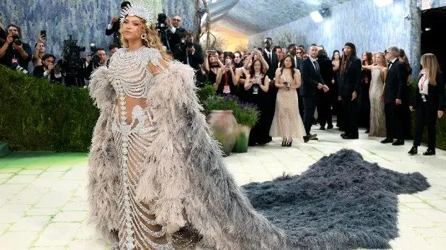 getty_beyoncemet_050426989887