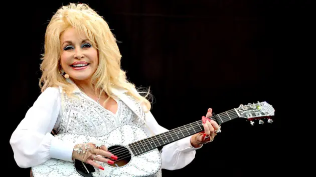 getty_dollyparton_082526316416
