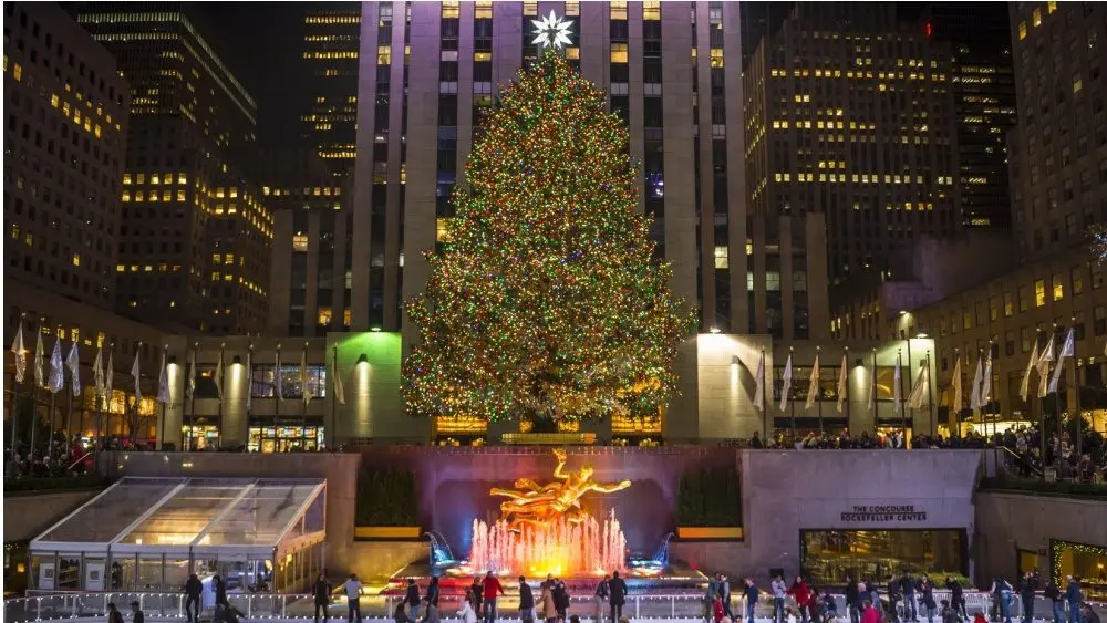 Ice skaters fill the skating rink under the Rockefeller Center Christmas tree^ a popular holiday tourist attraction in Midtown Manhattan.NEW YORK CITY - DECEMBER 10^ 2015
