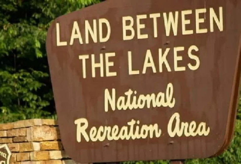 land-between-the-lakes-signage