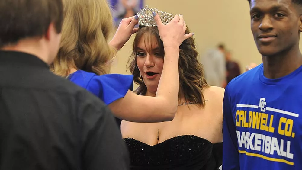 cordie-murphy-crowned-homecoming-queen59808