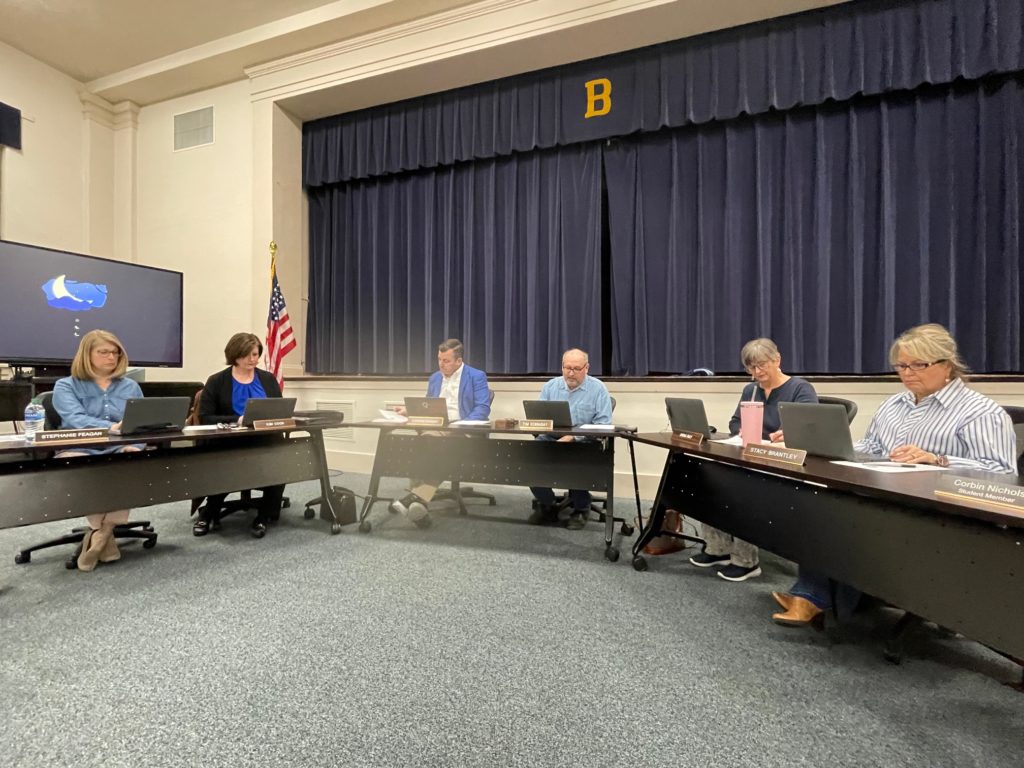 Caldwell School Board Hears Update on Vape Detectors | WPKY