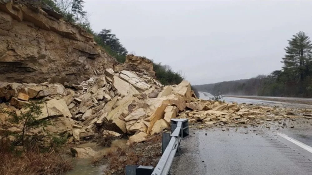 03-11-25-i-69-rockslide