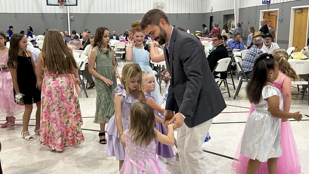 05-04-25-father-daughter-dance-pic-1