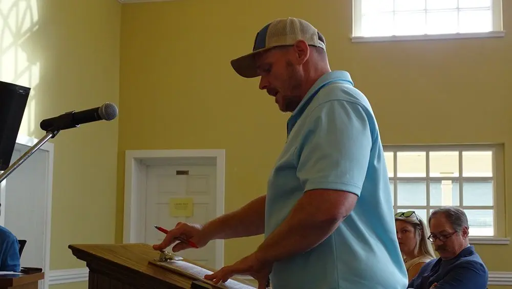 09-04-25-tyler-lear-gm-adams-breezy-hill-restaurant