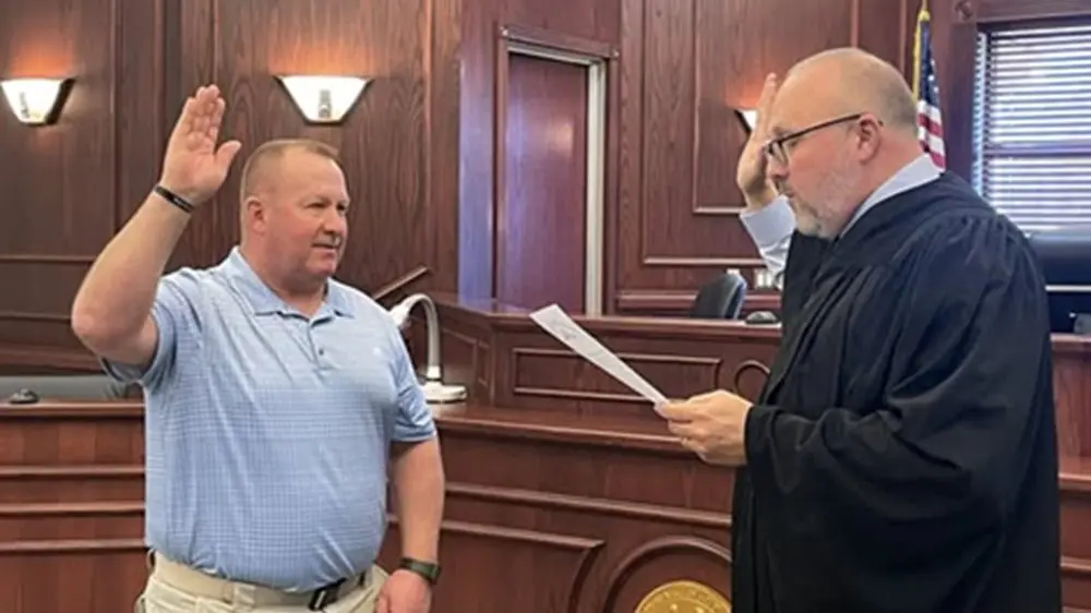 01-14-26-lcso-sro-frank-cates-oath-of-office-lcso-facebook-pic