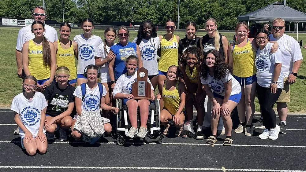 caldwells-girls-with-region-trophy350981