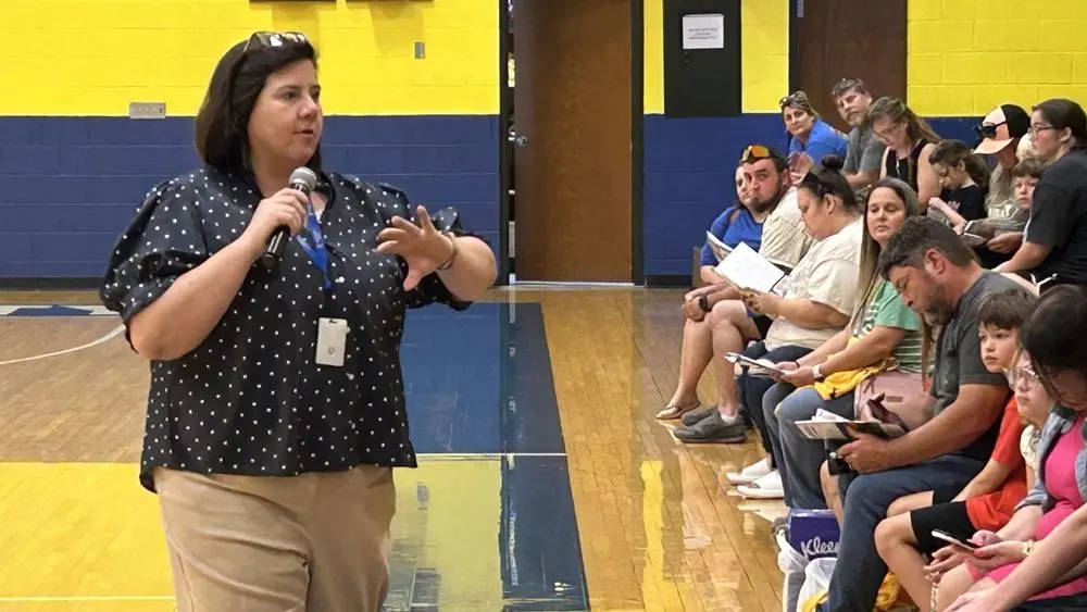 08-05-26-6th-grade-orientation-feature-pic-1