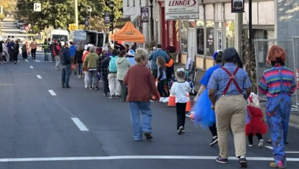 10-13-26-trick-or-treat-on-main-street-feature-pic