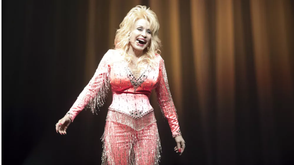 Dolly Parton performs in Pittsburgh June 28^ 2016