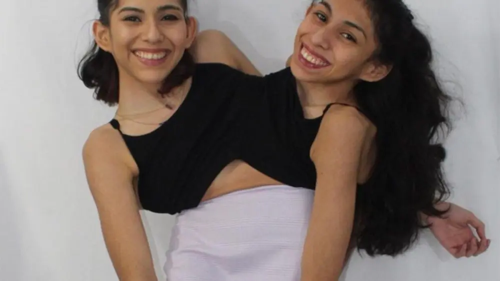 rs_1200x1200-240411122956-sisters896082