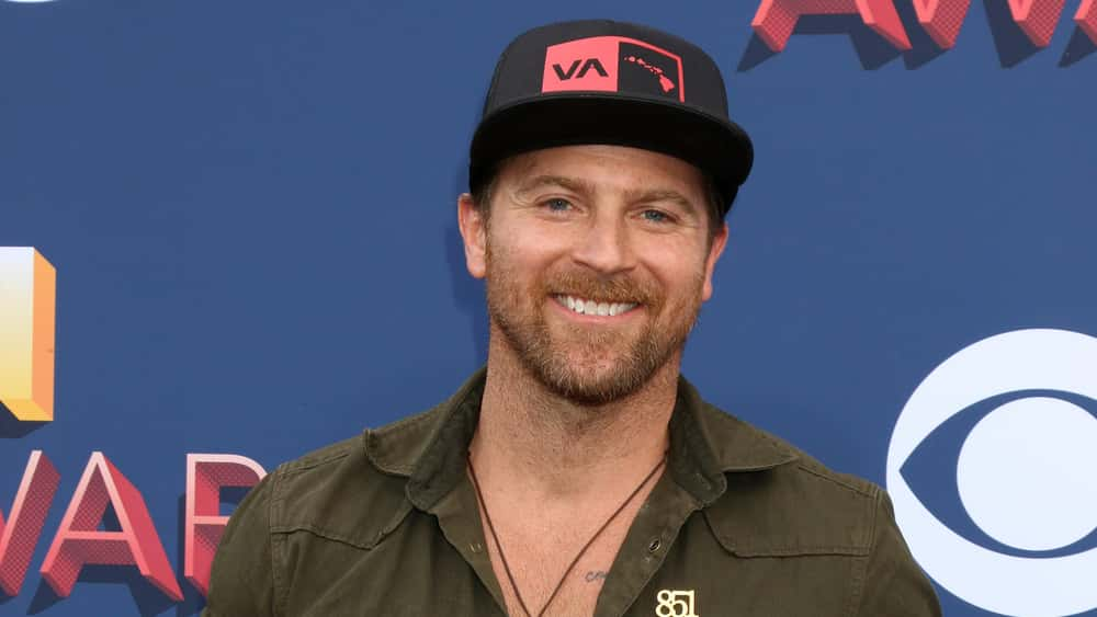 Kip Moore Announces "Dive Bar Tour" And New Dates On "Acoustic Tour