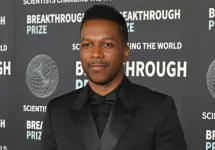 Leslie Odom Jr. at the 2023 Breakthrough Prize Ceremony for Science and Mathematics at the Academy Museum. OS ANGELES^ CA. April 15^ 2023