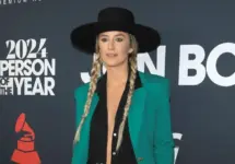 Lainey Wilson at the 2024 MusiCares Person of the Year Honoring Jon Bon Jovi at the Convention Center on February 2^ 2024 in Los Angeles^ CA