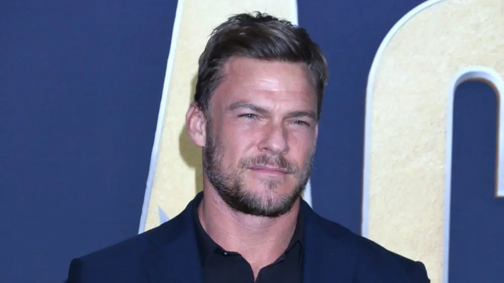 Alan Ritchson at the 2022 Academy of Country Music Awards Arrivals at Allegient Stadium on March 7^ 2022 in Las Vegas^ NV