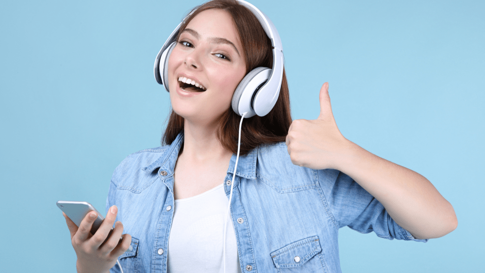 girl giving thumbs up