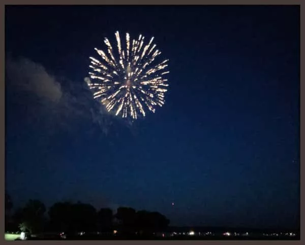 mil-fireworks-at-kenlake-marina-photo-provided-by-daniel-willett-2