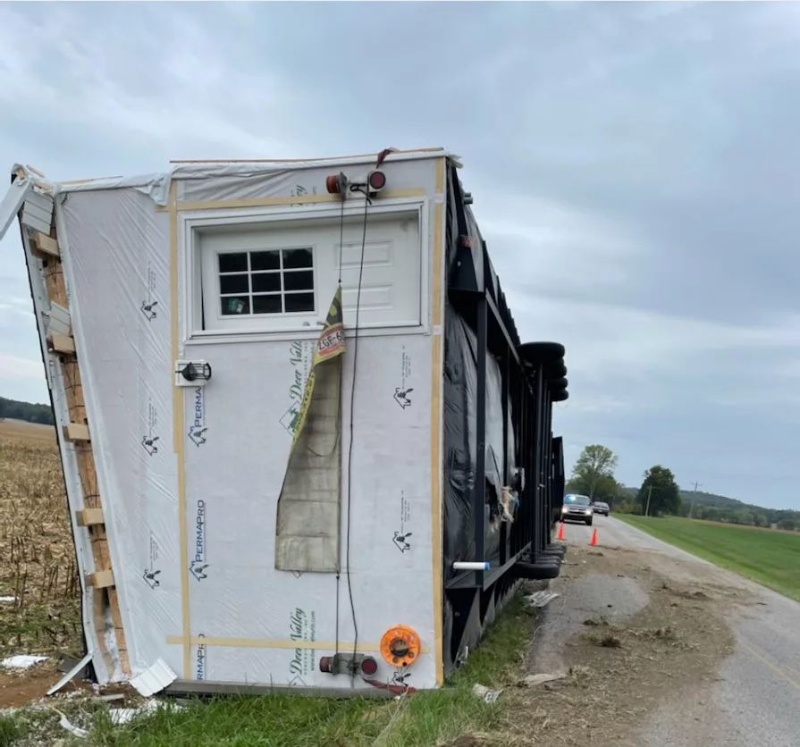 10-13-21-overturned-mobile-home-wallonia-road
