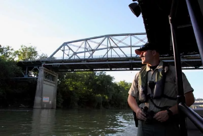 ky-fish-and-wildlife-officer-patroling-pic